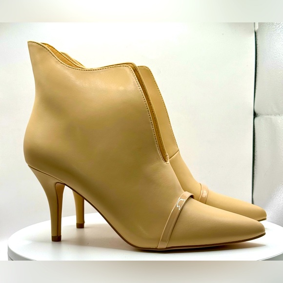 NIB Coutgo Nude Beige Pointed Toe Stiletto Ankle Booties Size 9.5 - Picture 1 of 10